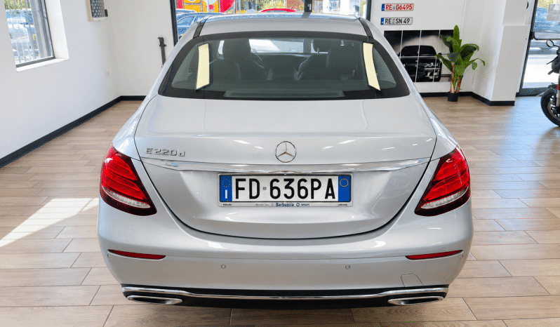 
								Mercedes-benz E 220 BlueTEC Sport 9G-TRONIC full									
