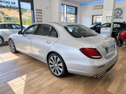 
										Mercedes-benz E 220 BlueTEC Sport 9G-TRONIC full									