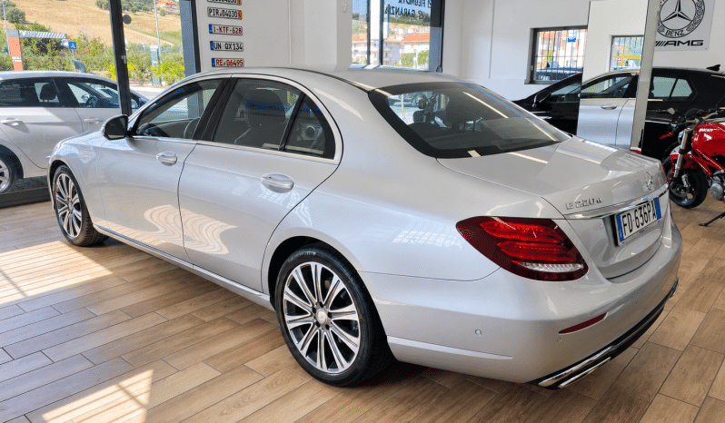 
								Mercedes-benz E 220 BlueTEC Sport 9G-TRONIC full									